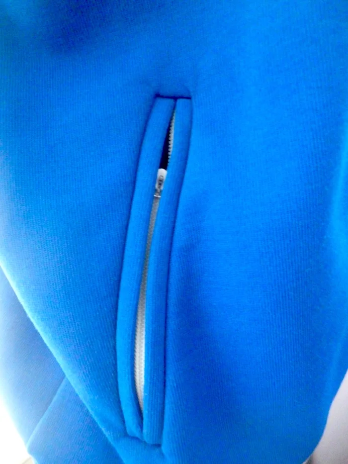 #5T BLUE TRACK TOP  C.U. ZIP FAULT