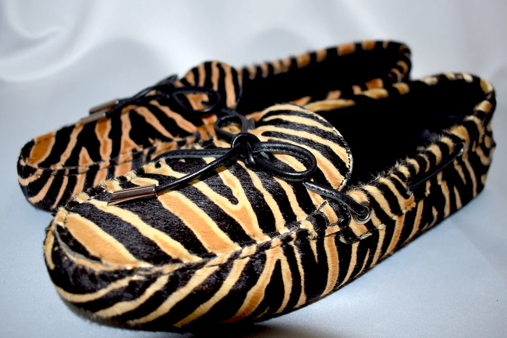 #2A TODS TIGER PRINT LOAFERS6