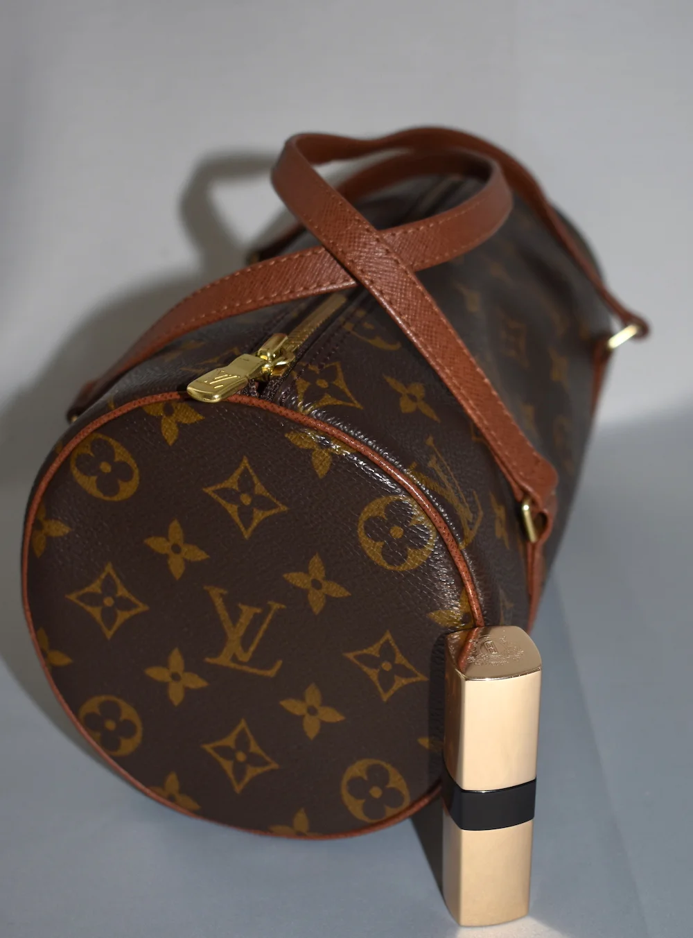 #23A LOUIS VUITTON - a vintage Monogram Papillon HANDBAG 8