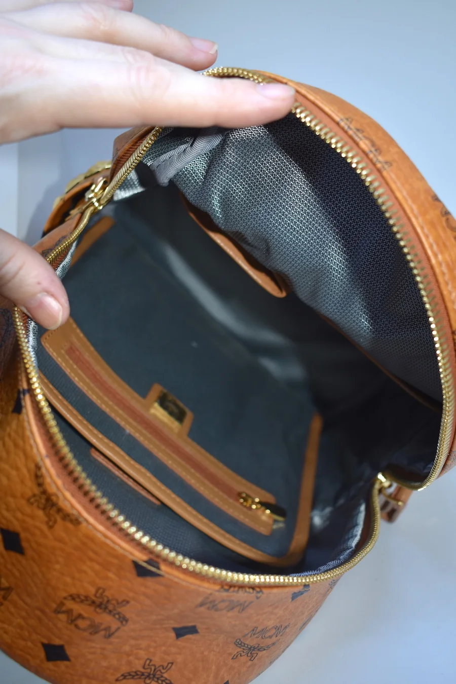 #31A MCM - a Stark PM backpack  INSIDE