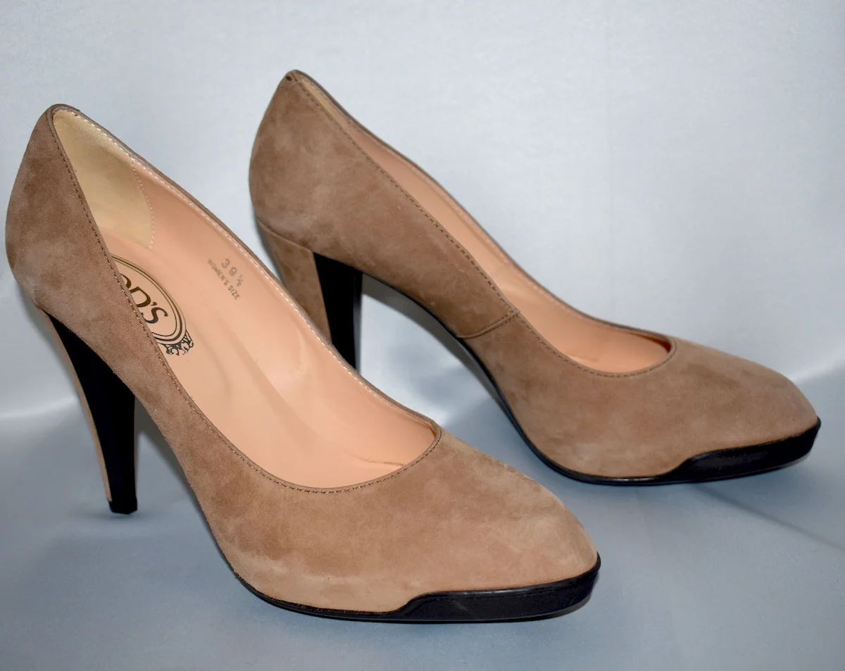 #3A TODS BEIGEHEELED COURT SHOES HEOR SHOT.JPG