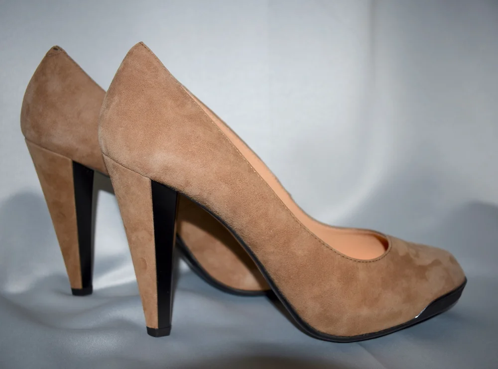 #3A TODS BEIGEHEELED COURT SHOES SIDE ANGLED.JPG