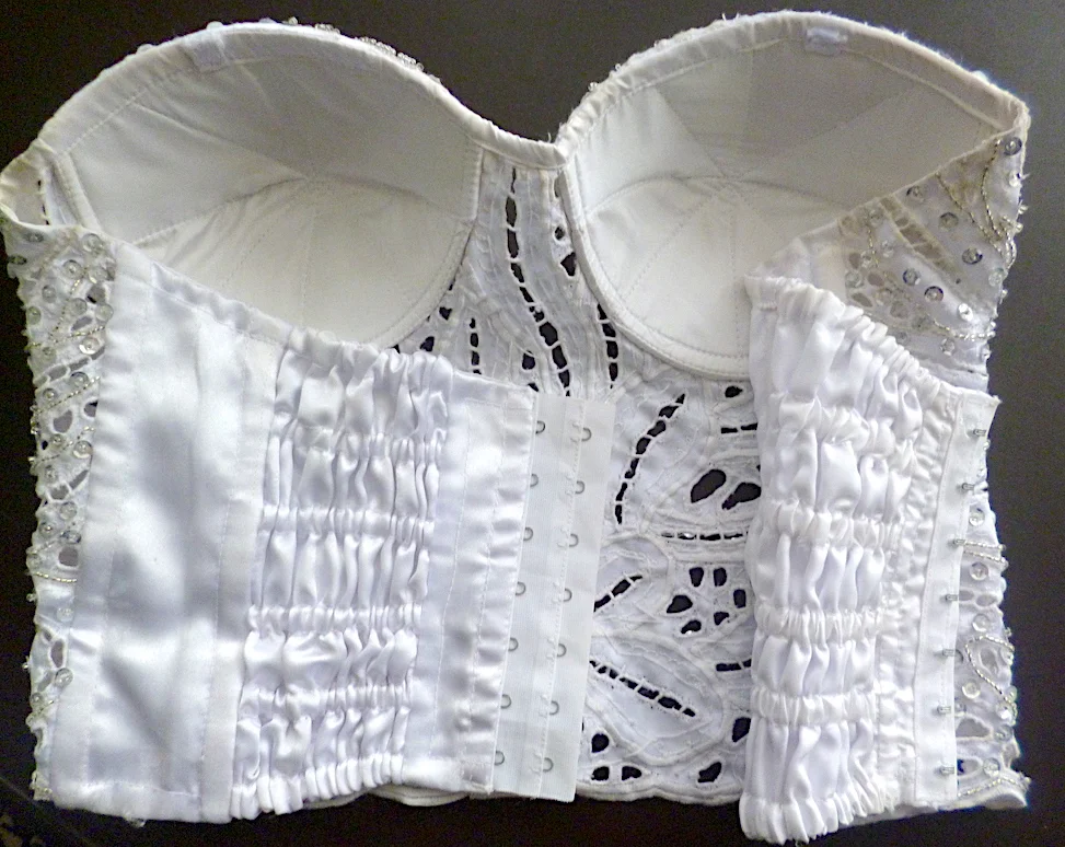 #7SS WHITE CORSET WITH SEQUINS  FLATLAY