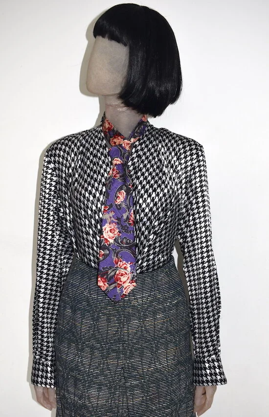 #14T PAUL SMITH LIGHT PRUPLE BACKGROUND