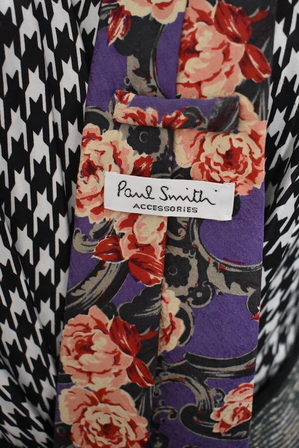 #14T PAUL SMITH LIGHT PRUPLE BACKGROUND