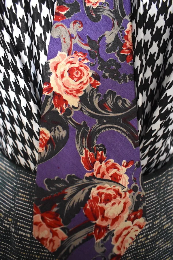 #14T PAUL SMITH LIGHT PRUPLE BACKGROUND