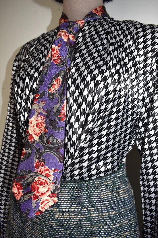 #14T PAUL SMITH LIGHT PRUPLE BACKGROUND