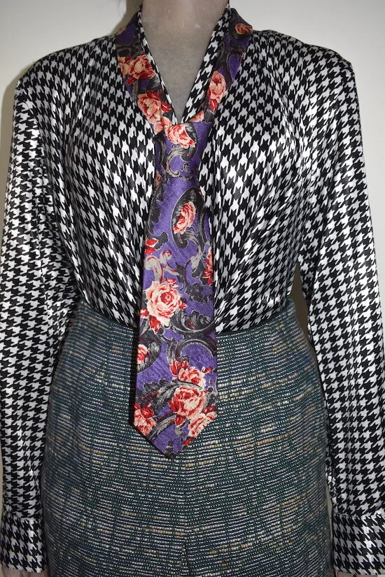 #14T PAUL SMITH LIGHT PRUPLE BACKGROUND