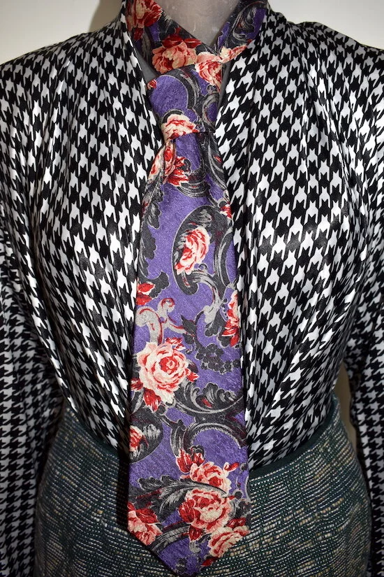 #14T PAUL SMITH LIGHT PRUPLE BACKGROUND