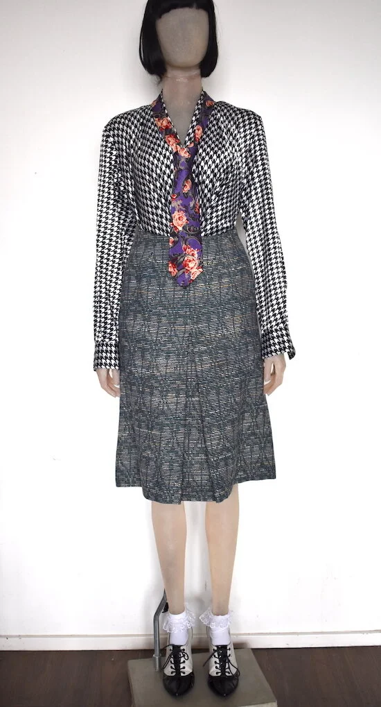 #14T PAUL SMITH LIGHT PRUPLE BACKGROUND