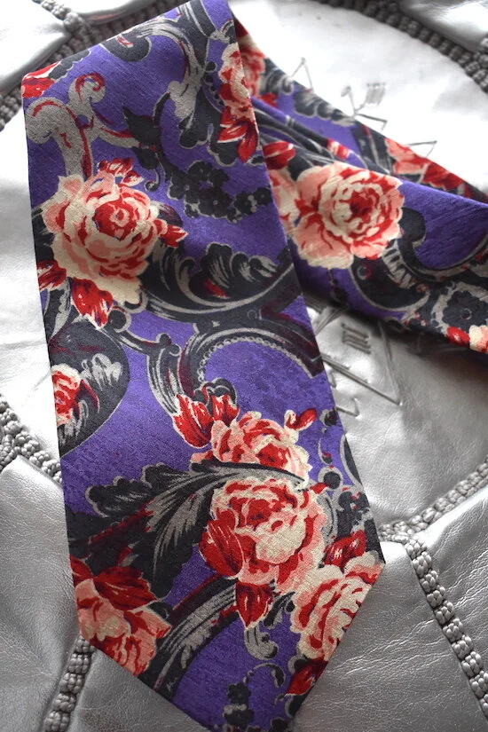 #14T PAUL SMITH LIGHT PRUPLE BACKGROUND