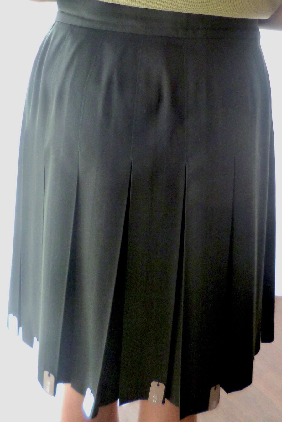 #30AW BOX PLEAT DARK KHAKI GREEN SKIRT
