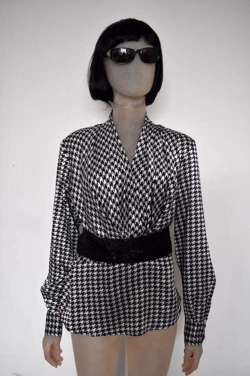 #9AW MONOCHROME HOUNDSTOOTH SILKY LONG SLEEVE BLOUSE