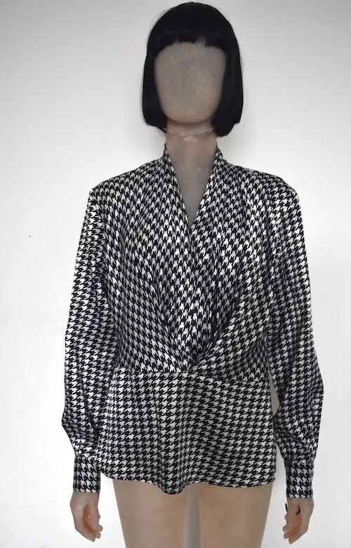 #9AW MONOCHROME HOUNDSTOOTH SILKY LONG SLEEVE BLOUSE