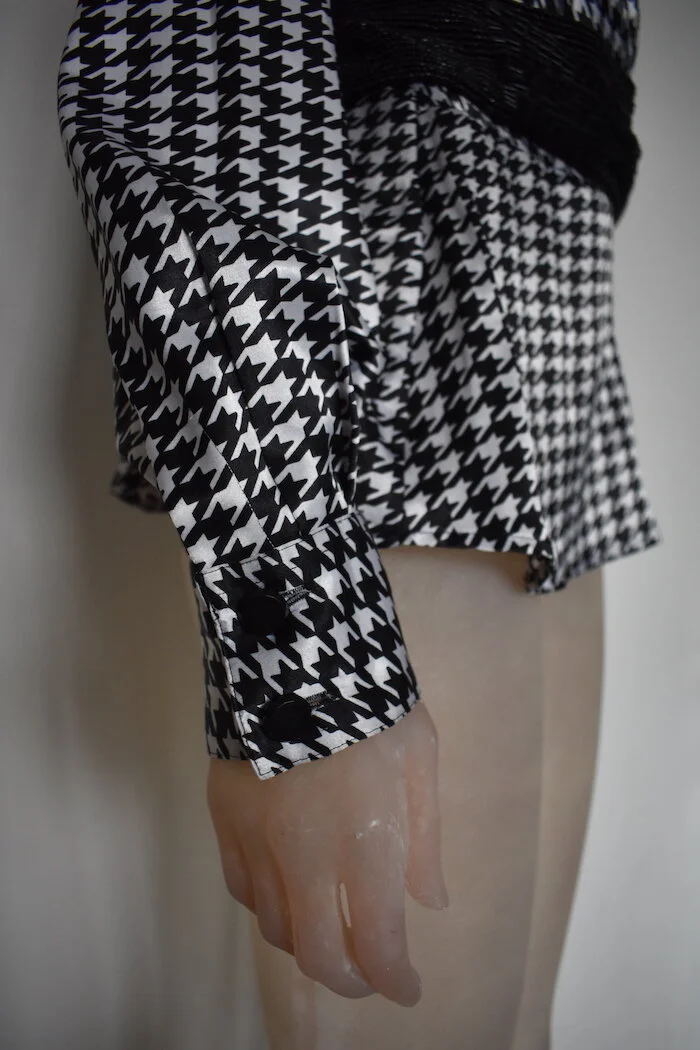 #9AW MONOCHROME HOUNDSTOOTH SILKY LONG SLEEVE BLOUSE