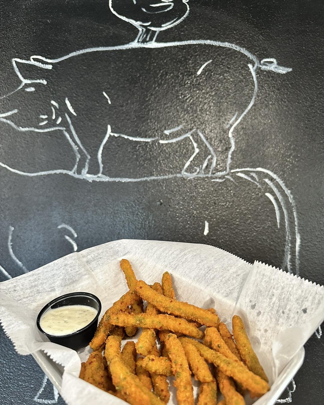 ⭐️GREEN BEAN FRIES⭐️
Crispy, lightly coated and deep fried to perfection. Served with ranch.

#thejointbbq #greenbeanfries #newitem #eatlocal