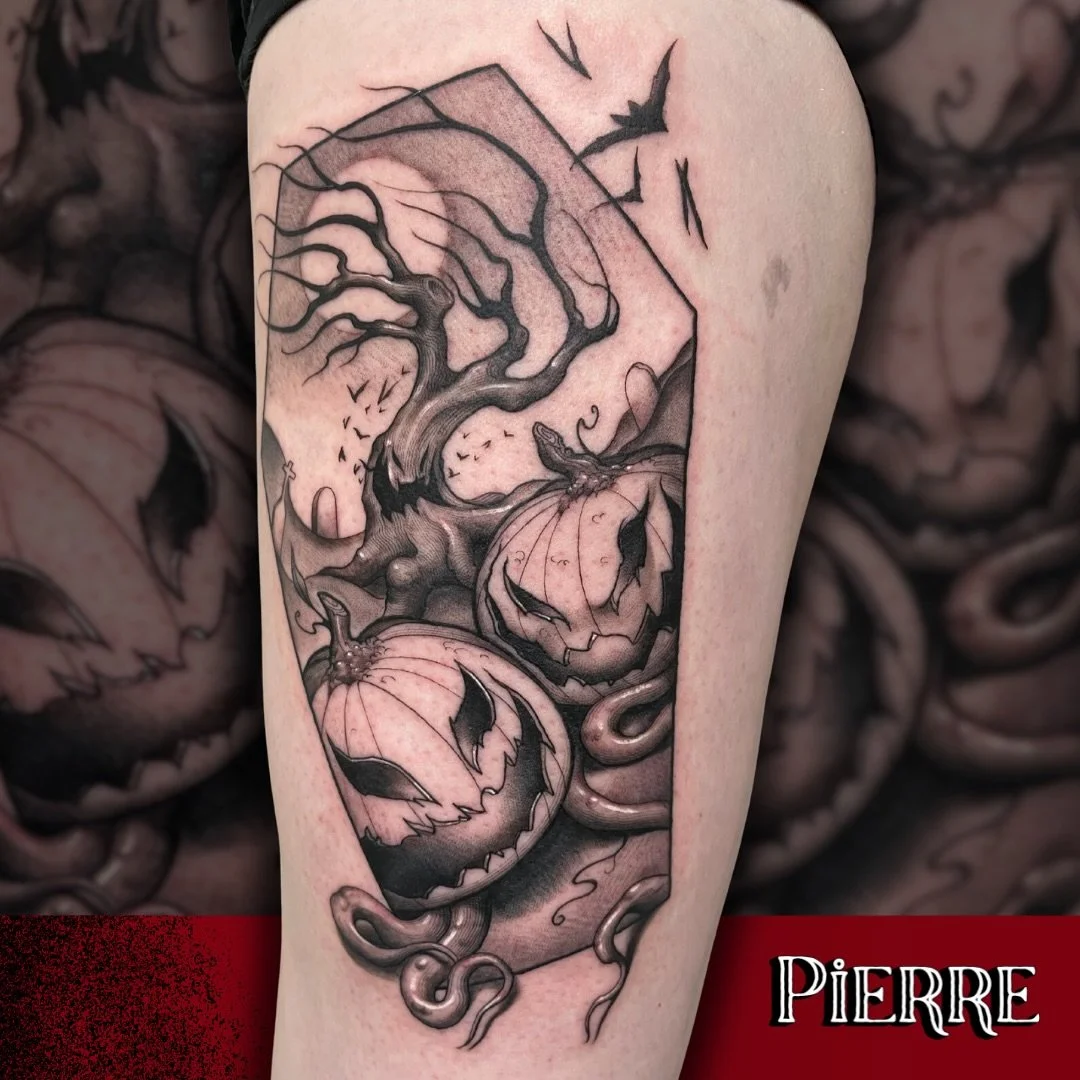 A little throwback to one of this spooky piece done by @doctorze 👻

What&rsquo;s your go-to Halloween tattoo idea? 🎃 Drop it in the comments!
.
.
.

#halloweentattoo #spookyszn #pumpkintattoo #blackandgreytattoo #tattooart #orlandotattooartist #flo