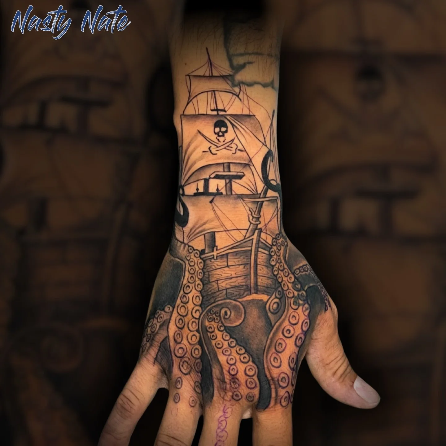 It&rsquo;s a pirate&rsquo;s life for me. 🏴&zwj;☠️🐙

Detailed, bold, and built to last. @tattoos_by_nastynate is currently booking for new projects
whether you&rsquo;re looking for a full hand piece or a custom sleeve, he delivers every time.

🔗 Li