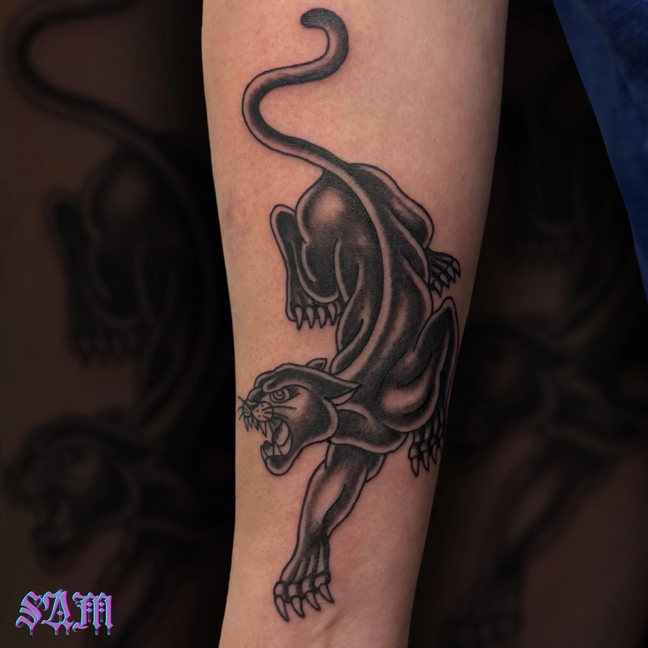You really can&rsquo;t go wrong with a classic. @samjadeink killed it with this traditional panther. It&rsquo;s one of those designs that is always going to look tough. 

Is a traditional panther on your tattoo bucket list? Let&rsquo;s make it happen