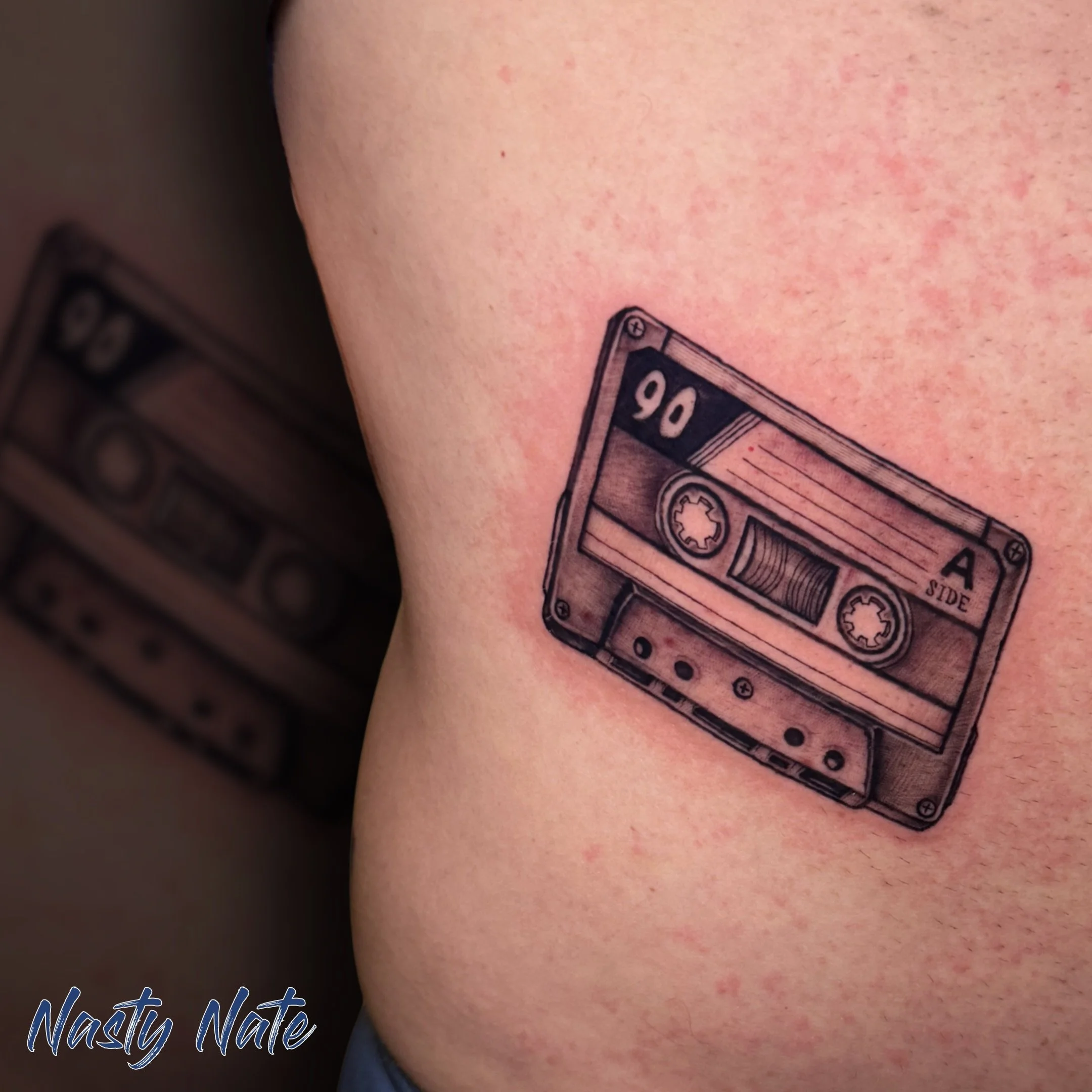 Side A. 📼 
Check out the precision on the linework for this cassette piece Nate just wrapped up. The soft gradients and clean text give it that perfect, illustrative look that&rsquo;s built to age beautifully.

Ready to put your favorite memory or m