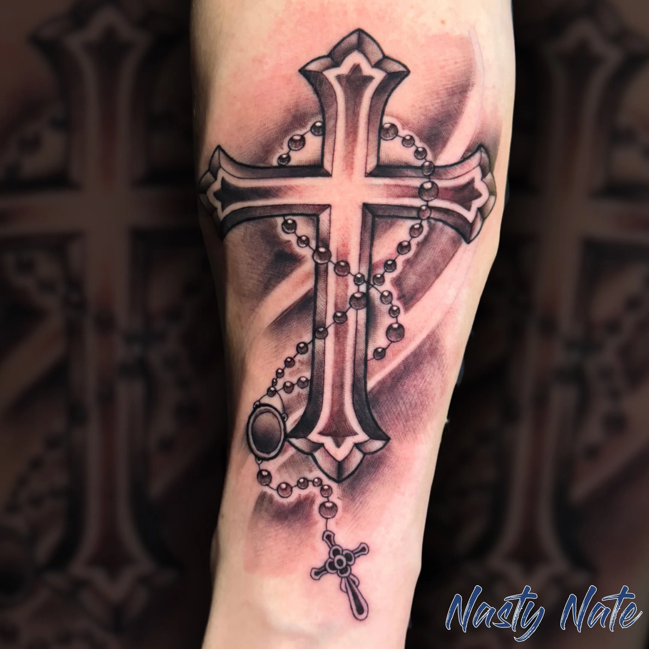 @tattoos_by_nastynate back at it with the super smooth black and grey. If you&rsquo;ve been wanting some solid, that&rsquo;s built to last, Nate is your guy.

What classic design is still on your tattoo bucket list? 👇 Nate has a few spots left on hi