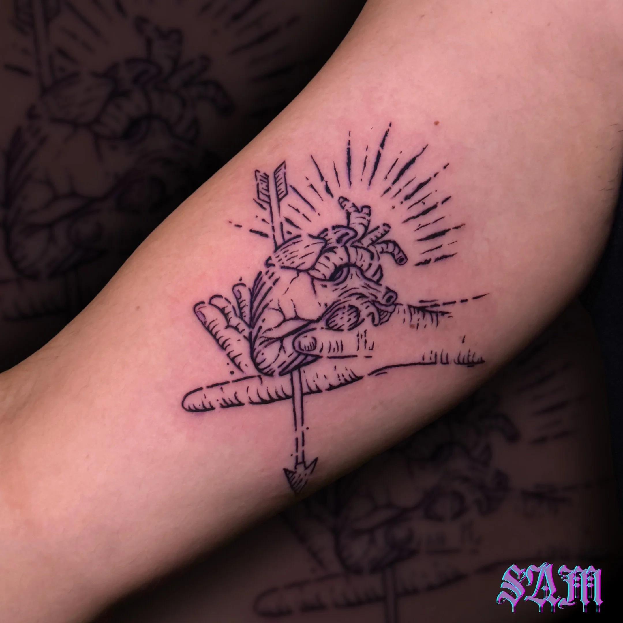 Shot through the heart. 🏹 @samjadeink crushed this medieval woodcut piece off her flash sheet

Ready to add some medieval grit to your collection? Sam has more custom medieval flash ready to be claimed! Check out below how to book your session with 