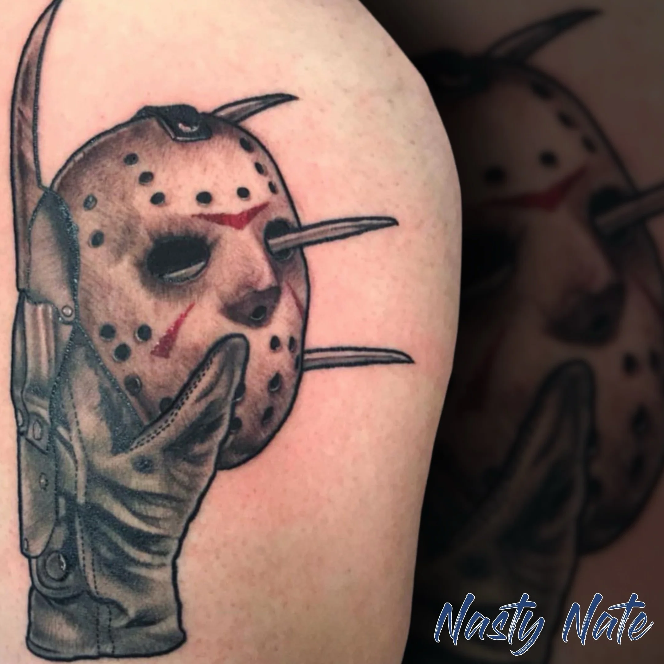 Team Freddy or Team Jason? Drop your horror icon in the comments! 🩸If you&rsquo;ve been wanting to start a custom horror-themed piece, @tattoos_by_nastynate is definitely the artist to talk to.

🔗Click link in the bio
📧 Email us at heidi@missheidi