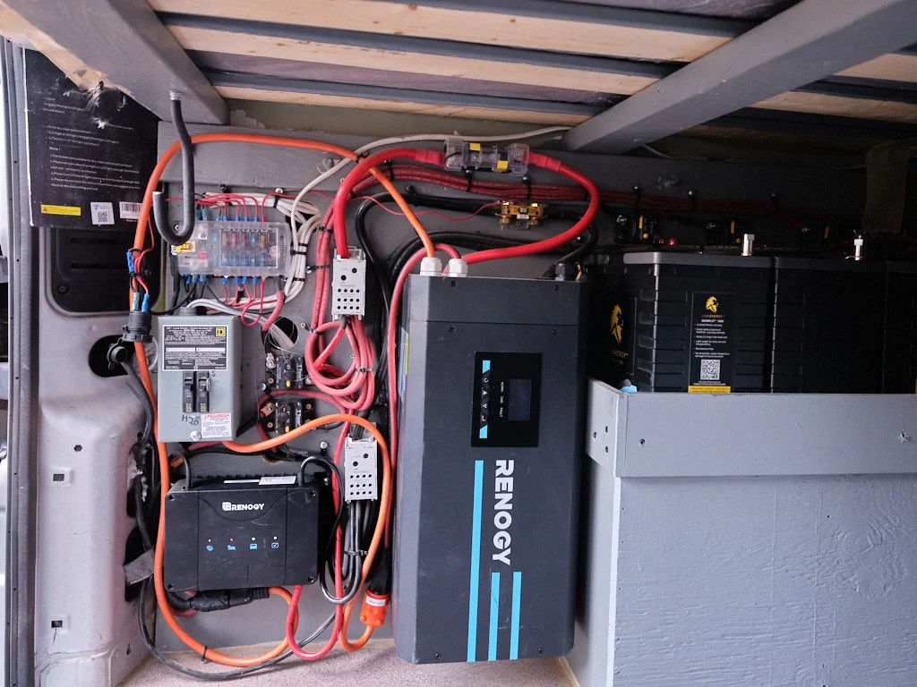 02 - 2000W inverter and DC-DC controller.jpg
