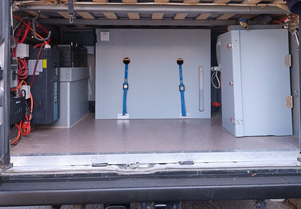 04 - garage bay from rear.jpg