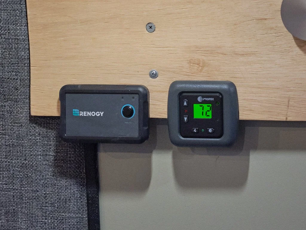 07 - Renogy monitor Propex thermostat.jpg