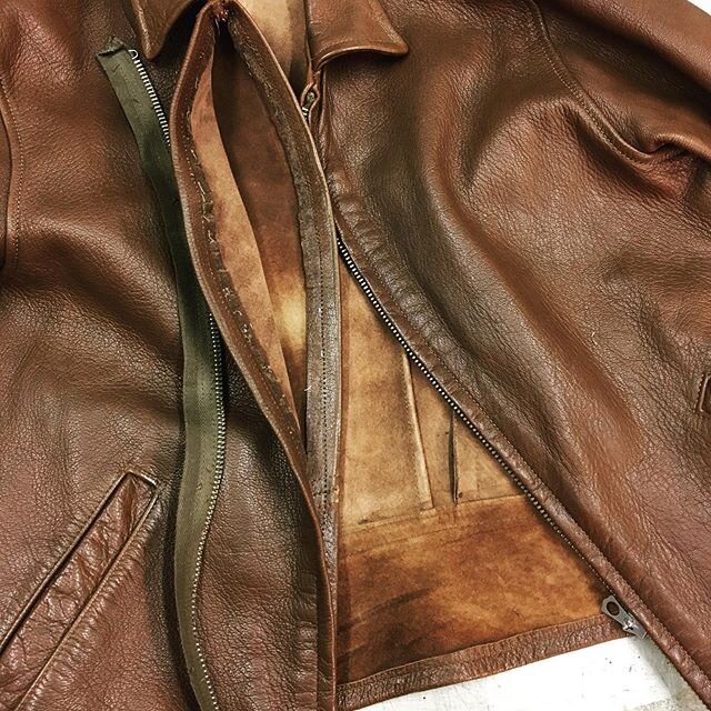 Quick zipper replacement on a jacket I made a while ago. Removing a grommet zip and replacing with a normal Talon. 
www.norshorleatherjackets.com
Contact: 
sales@norshorleatherjackets.com

#norshorleather#norshorleatherjackets#vintageleatherjackets#g