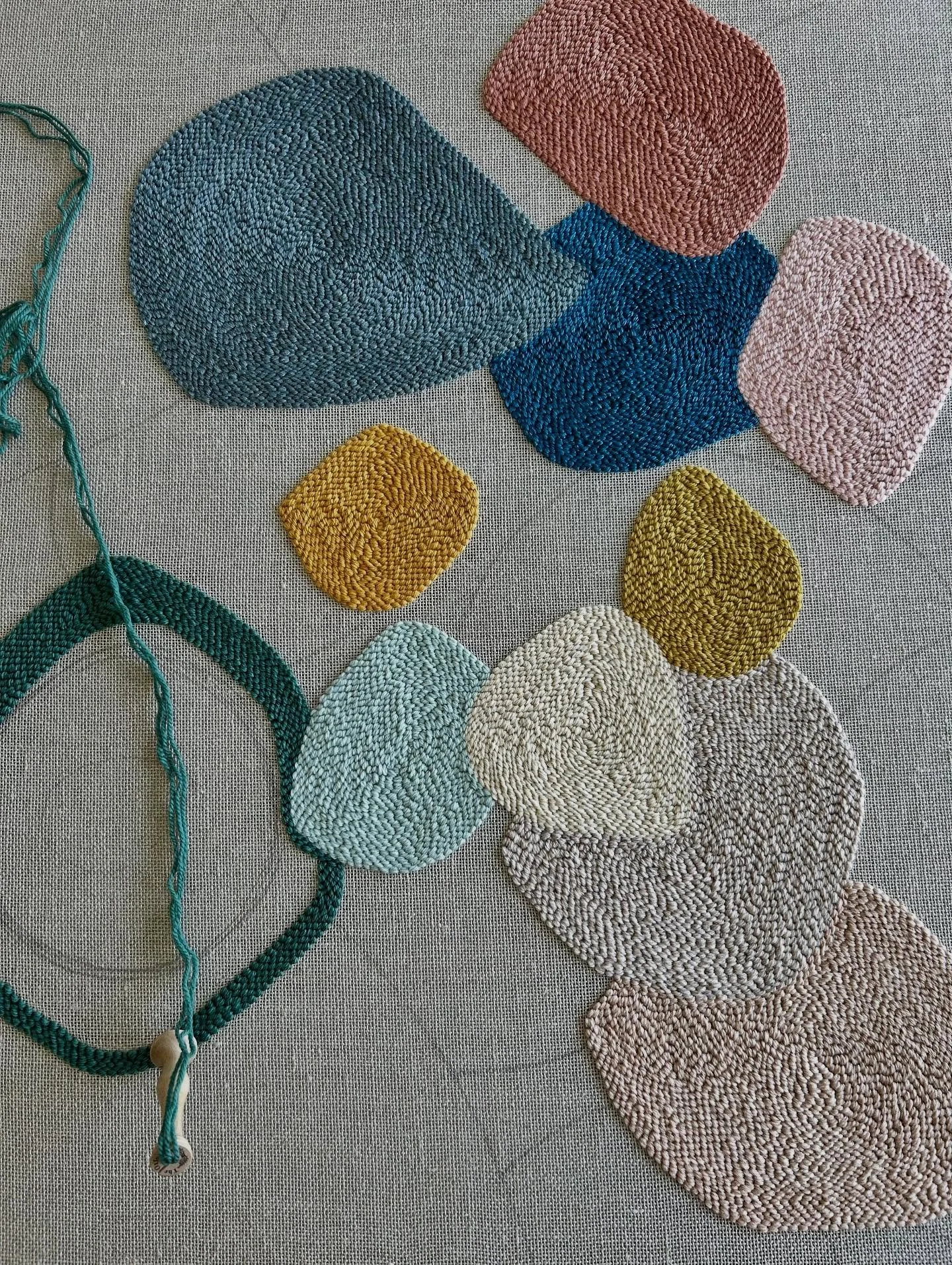 Really enjoying working on this punch needle commission, it&rsquo;s been a while since I&rsquo;ve worked with my yarns. The texture of the linen and yarn stitches creates such a beautiful surface. 

#artcommissions #punchneedleart #textileart #textil