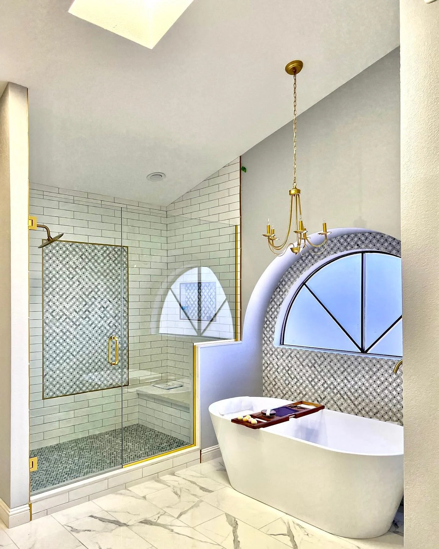 Ablutions! 

We all do it. Why not do it in a swanky arse setting, como esto?
.
.
.
.
.
.
.
.
#bath #ablution #shower #bathroomdesign #bathroomremodel #tile #phoenix #arizona #home #house #interiordesign #designer #design #phoenixsuns