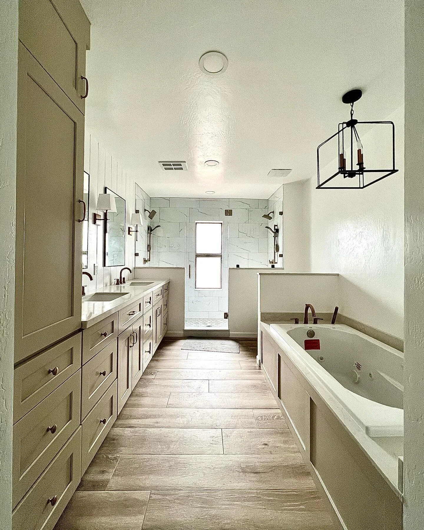 Just follow the Lego instructions step by step, and voila. Or voici pour vous Francophones 
.
.
.
.
.
.
.
#white #bathroom #bathroomdesign #designer #design #interiordesign #primarybathroom #shower #vanity #wednesday #humpday