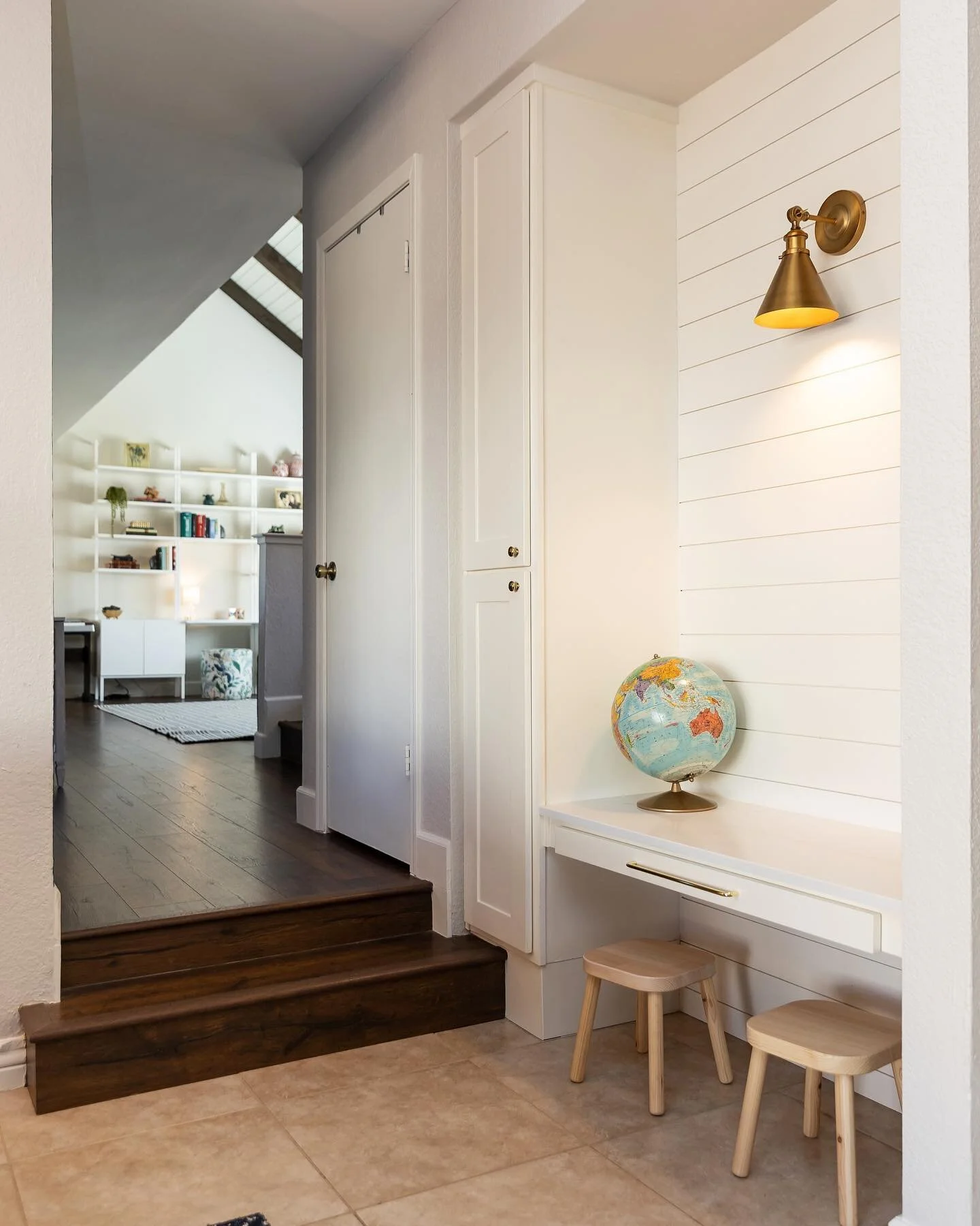 FIX IT!!
Say less. 

📸 @lexypopaphoto 
👩&zwj;🎨 @holistichavens 
.
.
.
.
#desk #family #white #craft #homedecor #decor #design #bright #monday #phoenix #arizona #create