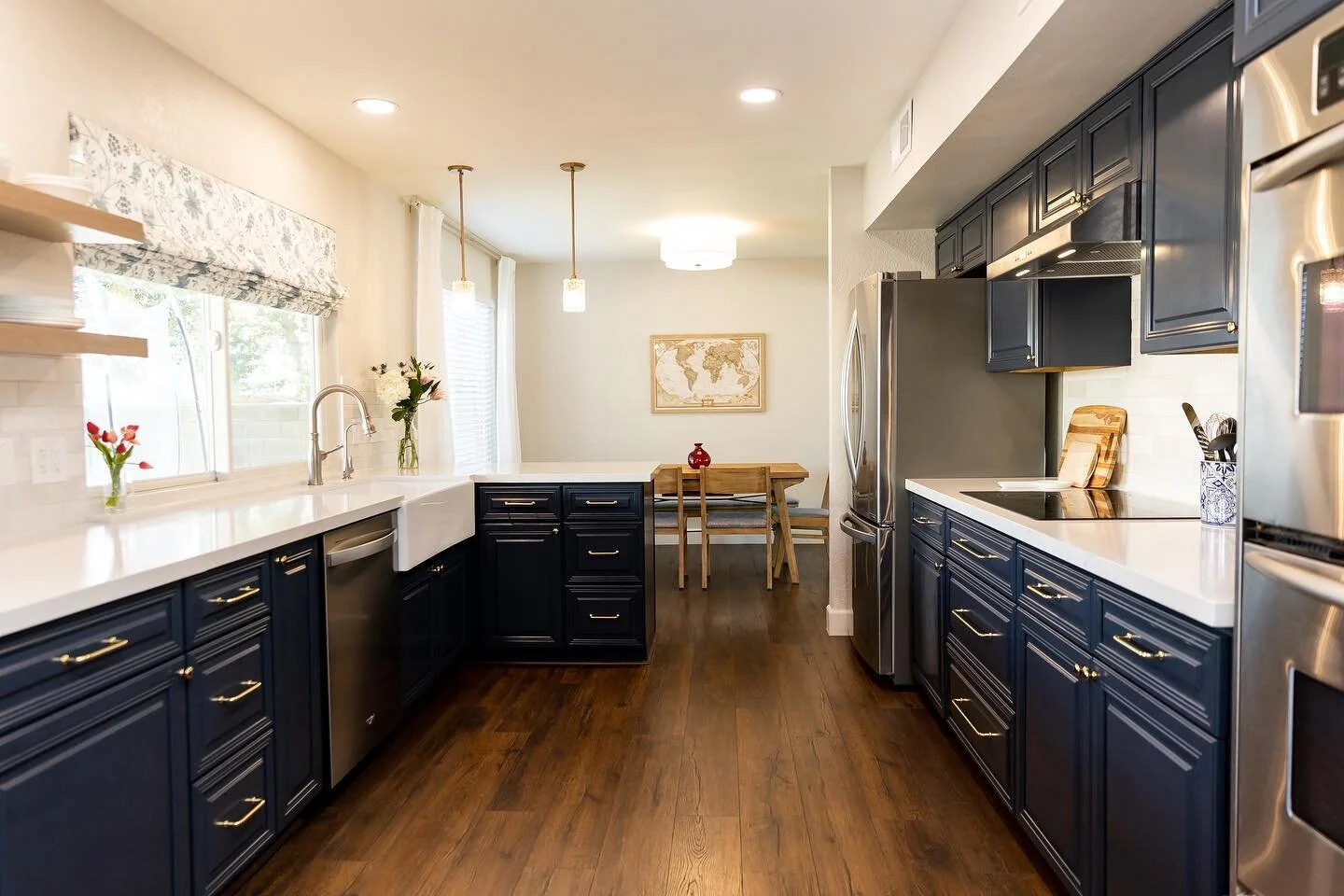 No soffits formed against me shall prosper!!! 
Only you can prevent soffits! 
A soffit is like being 6 foot 4&rdquo;, but walking around on your knees. You&rsquo;re limited for no reason.
📸 @lexypopaphoto 
👩&zwj;🎨 @holistichavens 
.
.
.
.
#kitchen