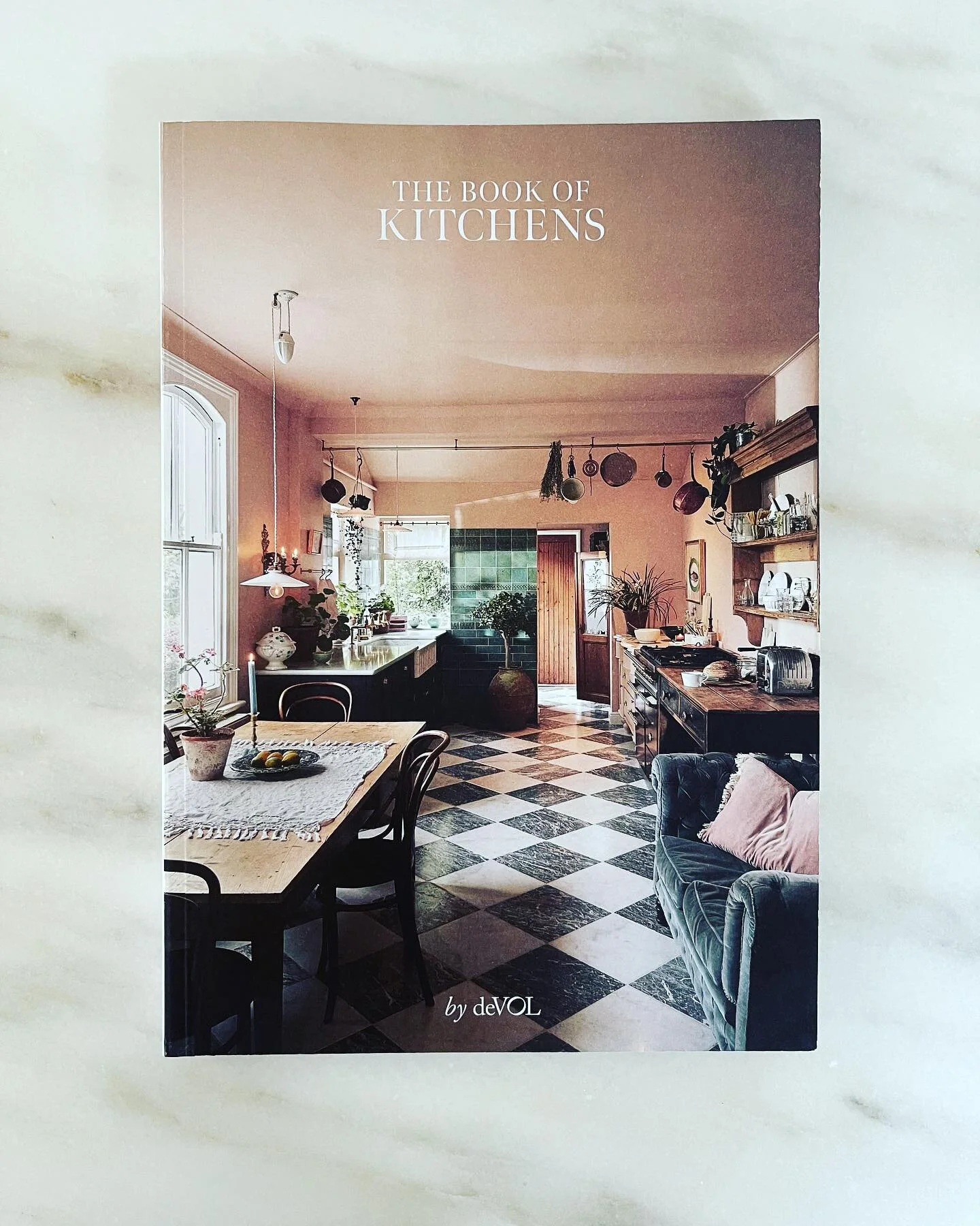 Time to get inspired! And find a bunch of new subs. 
Designers, builders, home owners, pet owners, lego builders, and all, snag your copy from @devolkitchens 
.
.
.
#devolkitchens #kitchen #kitchendesign #kitchenremodel #kitchens #kitchensofinstagram