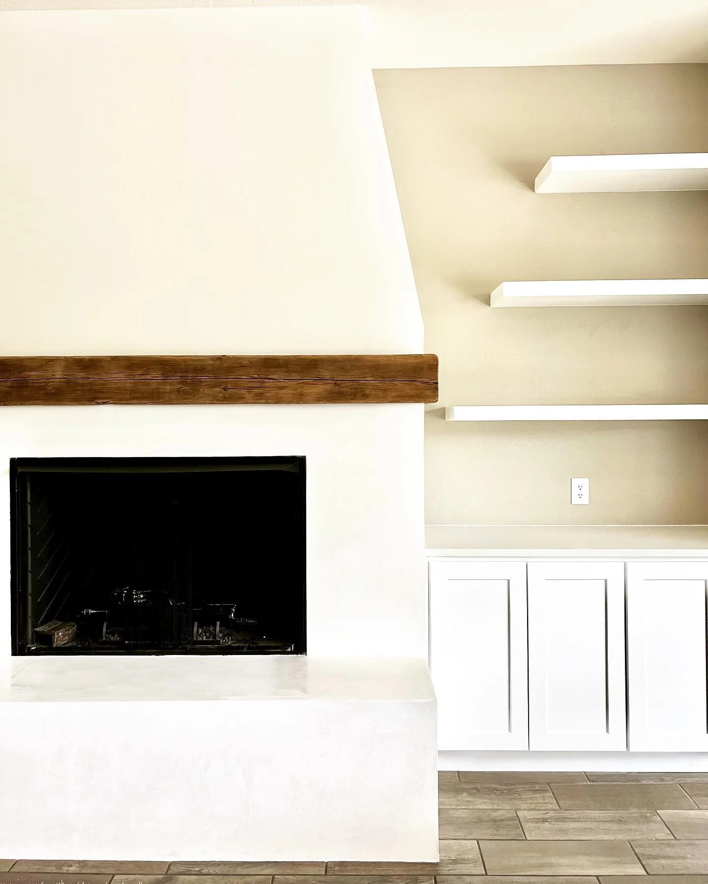 Fireplace
Mantle
Shelves
Storage
.
.
.
.
.
#fire #fireplace #white #wood #shelfie #disgruntled #home
