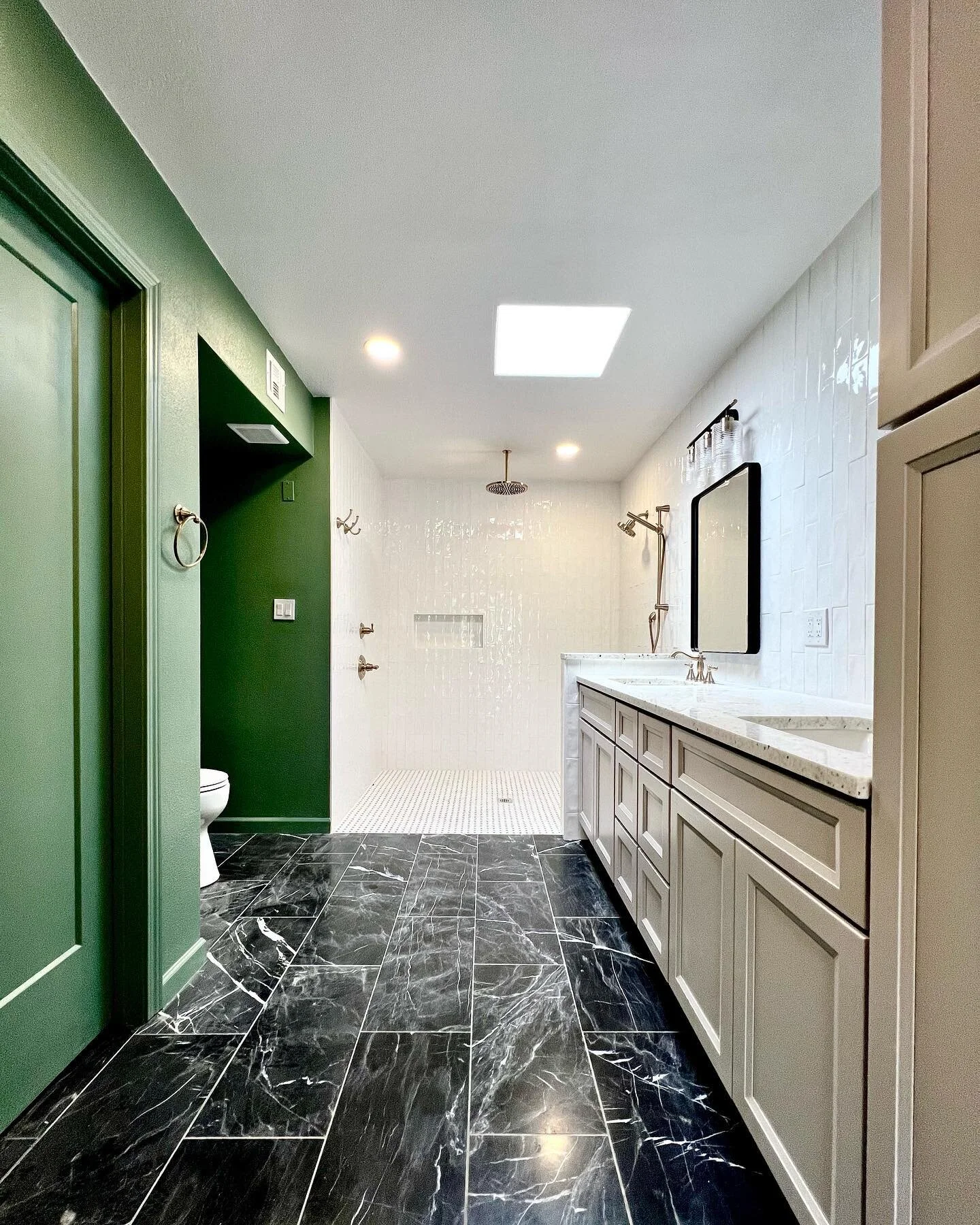 Will Smith Never Said "Welcome to Earf" in Independence Day
.
.
.
.
#green #white #black #bathroom #design #interiordesign #scottsdale #arizona #thursday #interior
