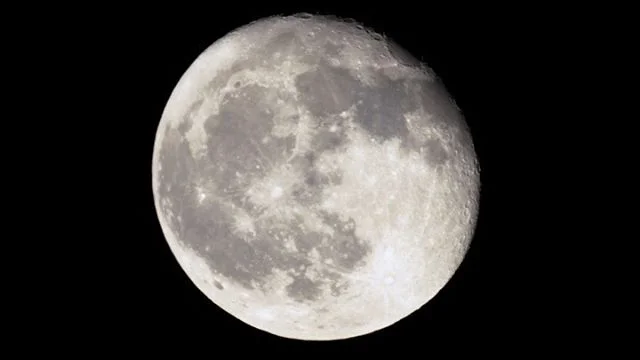 🔈⬅️ I find it so relaxing to watch the moon rise. Swipe left to see it in real time (first video is sped up 700x to fit in under a minute) ☾ 96.9% illuminated waning gibbous moon shot at 22:29EST on 10/15/19 with the Sony a7iii (in 4K) and Celestron