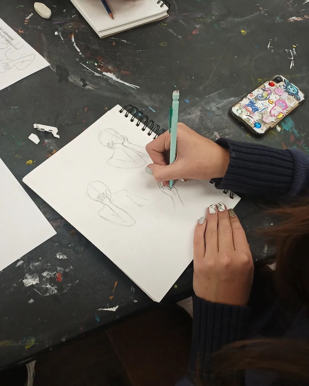 Our drawing students working on hand placements on the face and absolutely crushing it! Couldn't be more proud of these students!
.
#newcottagearts #newcottageartsdenver #drawinglessons #drawingclasses #art #artlessons #artclasses