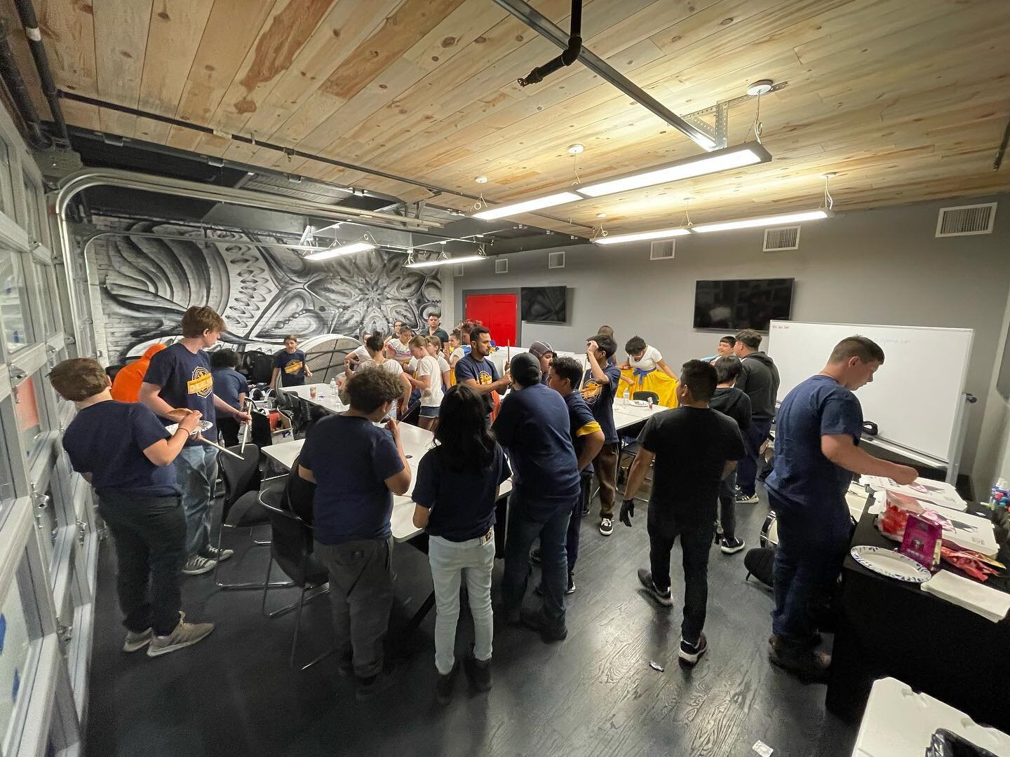 DRUMLINE rocking the house! ➡️➡️swipe to watch the entire intro performance by percussion instructor Mario, and the middle school intro drum line group.
.
#drumline #middleschool #artseducation #music #denver #denverpublicschools