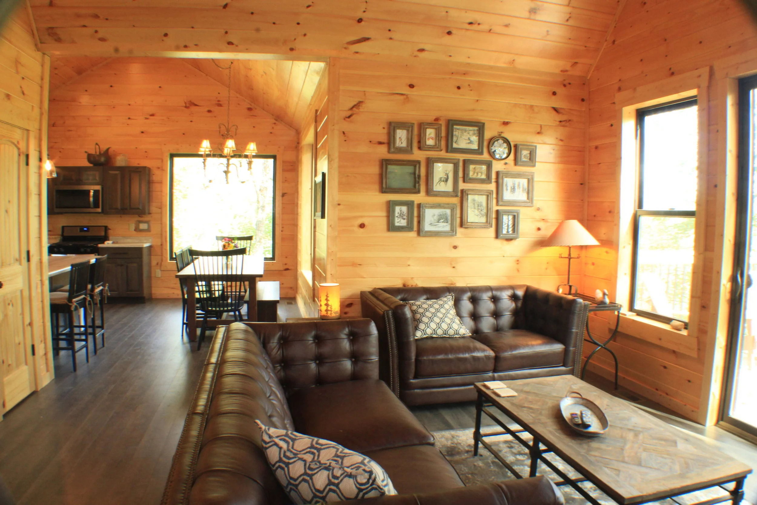 LivingRoom04 (1).JPG