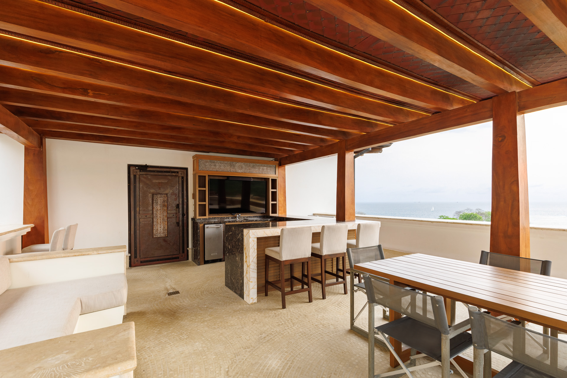 What makes a luxury villa in Costa Rica feel truly easy for the guest, not just expensive?