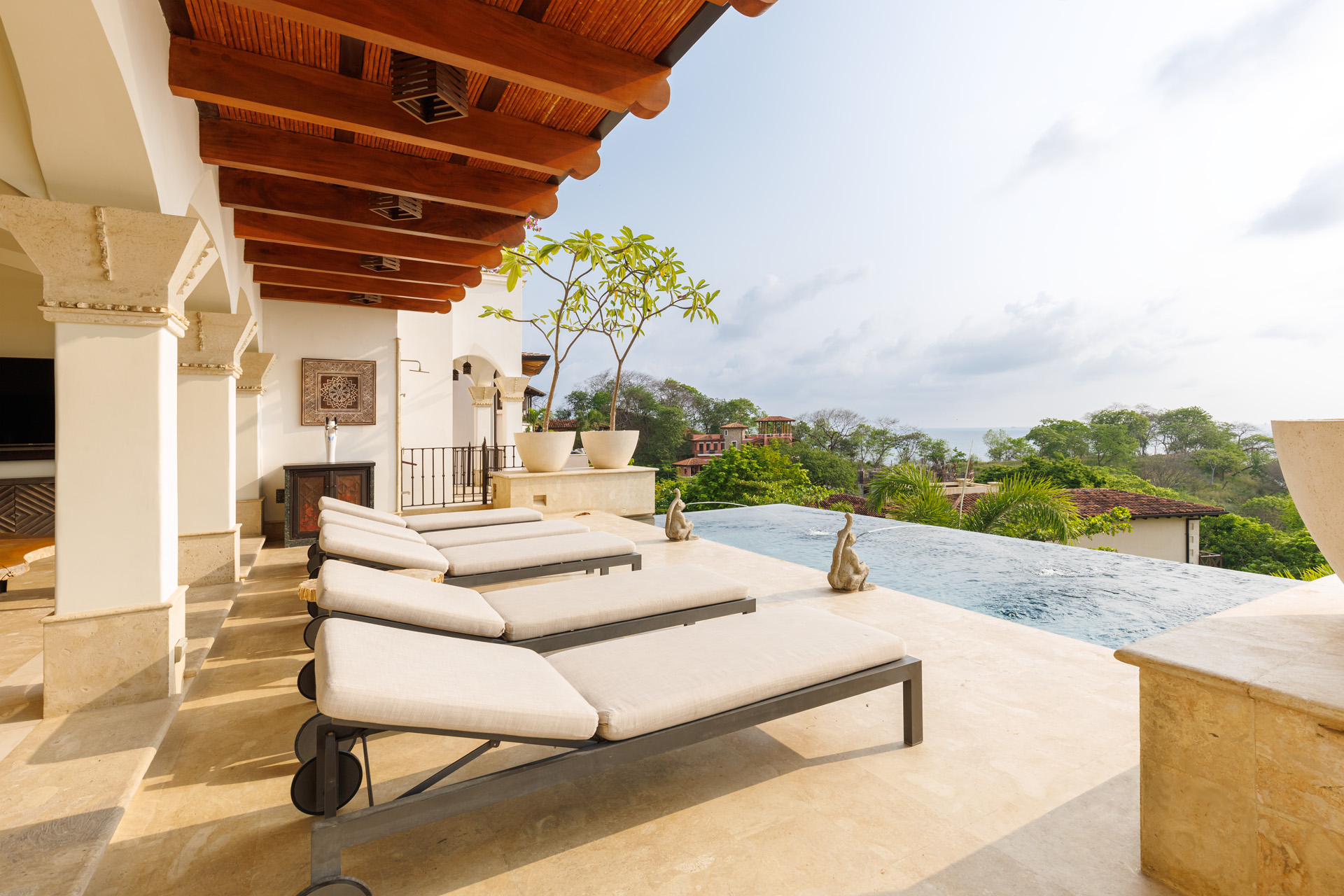 Best Costa Rica Villas to Book a Family Reunion