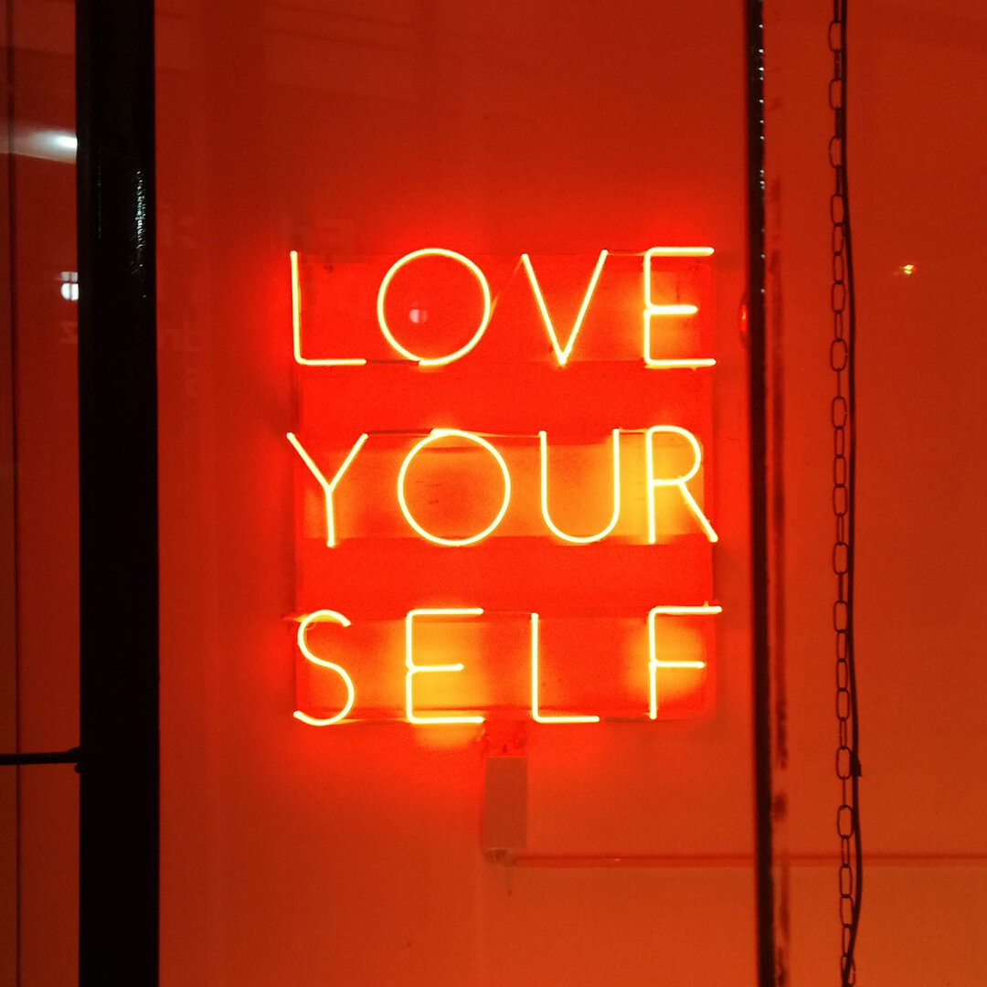 🌸💕 Love your self 💕🌸​​​​​​​​
​​​​​​​​
This is a friendly reminder to love yourself. We are our own worst critic, so flip the script. Look in the mirror and say one thing you love about yourself. ❤️