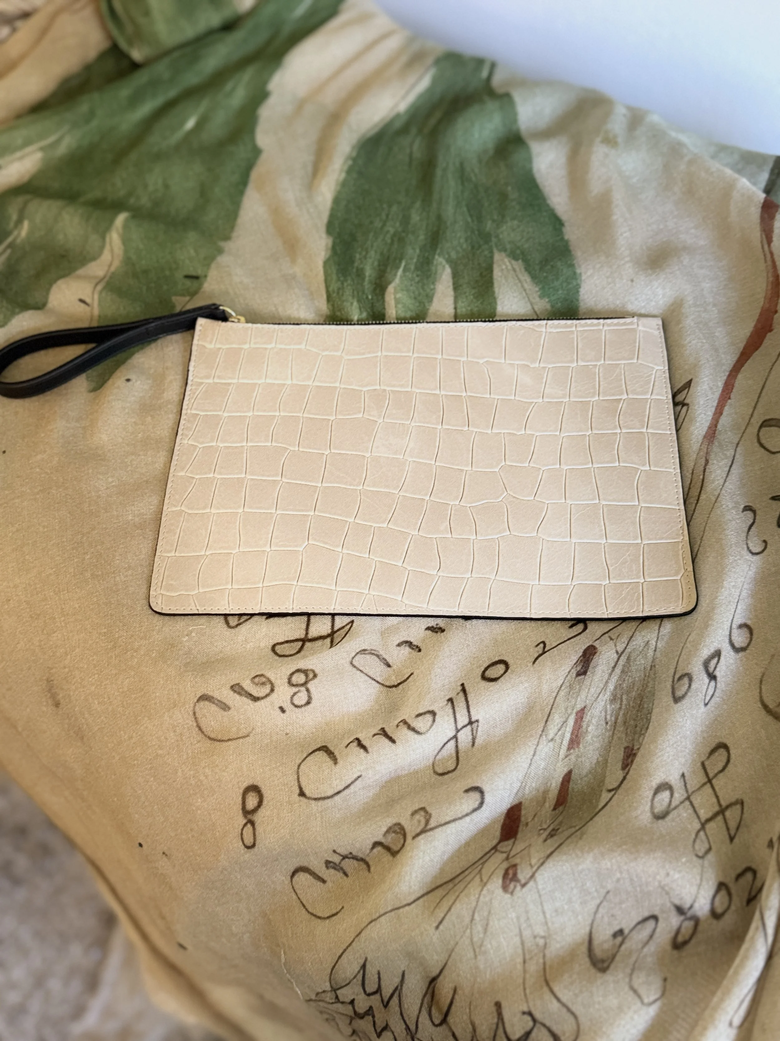 Oscar Beach Wristlet