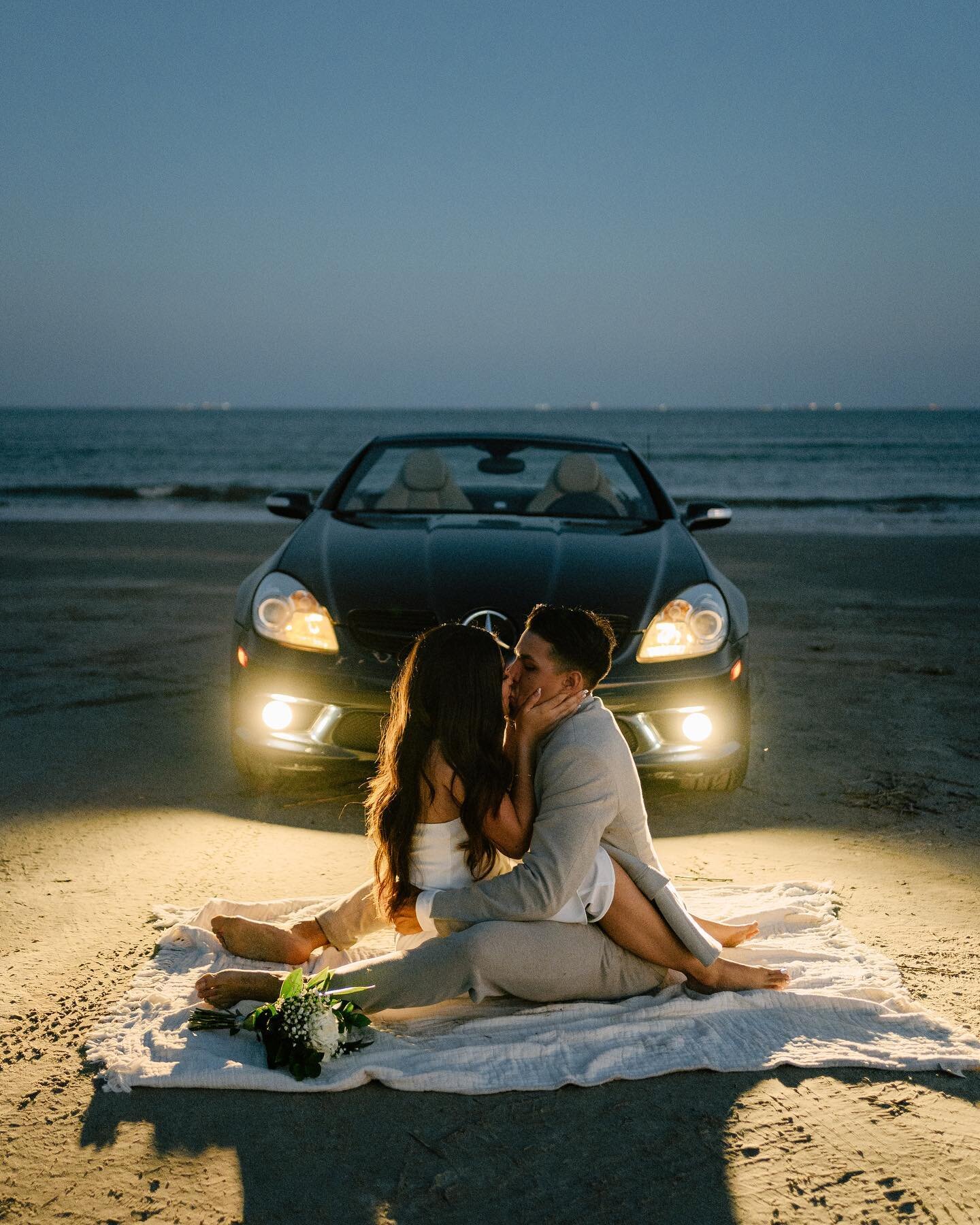 The only kinda session to escape the heat ☀️🌊🏖️

.
.
.
.
.
.
.
.
#theknottexas #wedhouston #texaswedding #texasweddingvenue #loveauthentic #houstonwedding #belovedstories #weddinginspo #elopement #brideandgroom #wanderingweddings #austinweddingphot