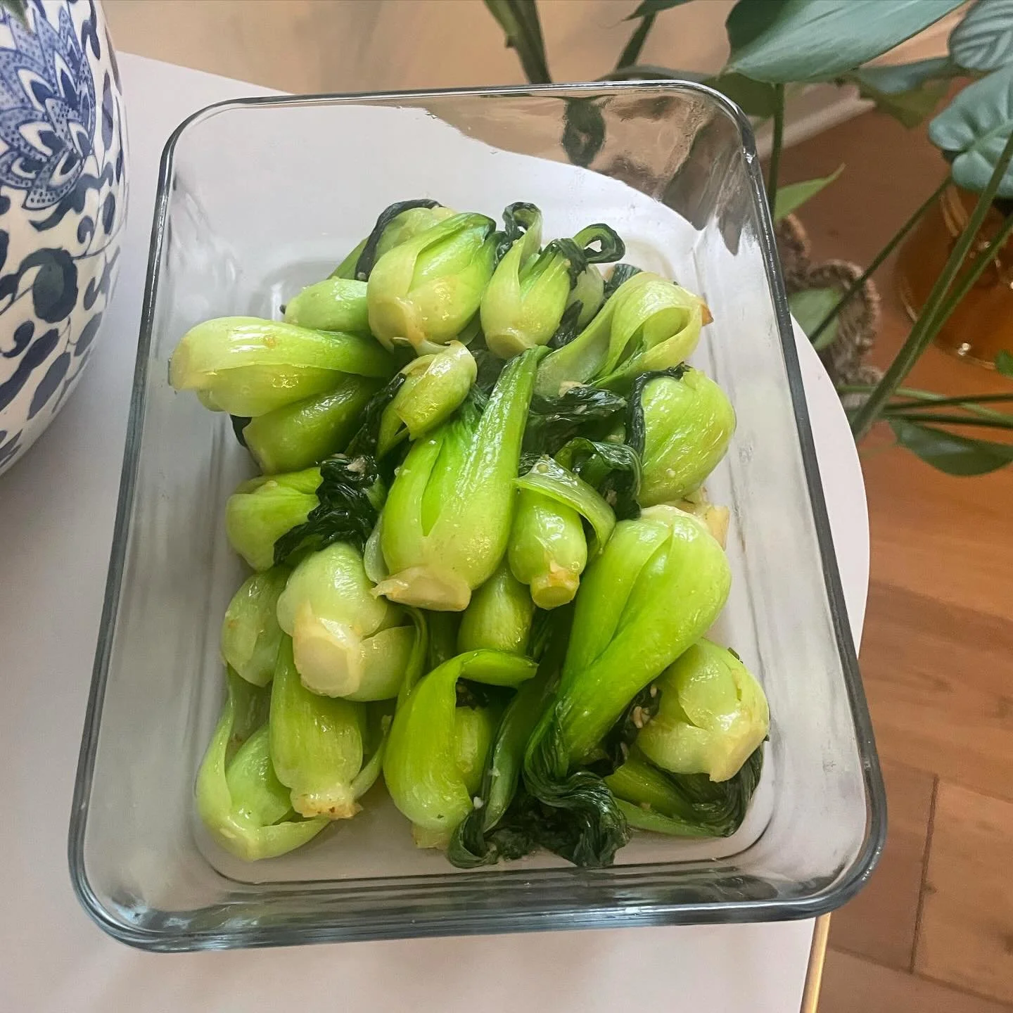This baby bok choy 🥬 was saut&eacute;ed with garlic, ginger, toasted sesame oil and a splash of soy sauce 😋 

#bokchoy #babybokchoy #bokchoi #sauteedbokchoy #sauteedbokchoi #garlicky #mealprepping #mealprepchef #dcchef #chefswithoutrestaurants