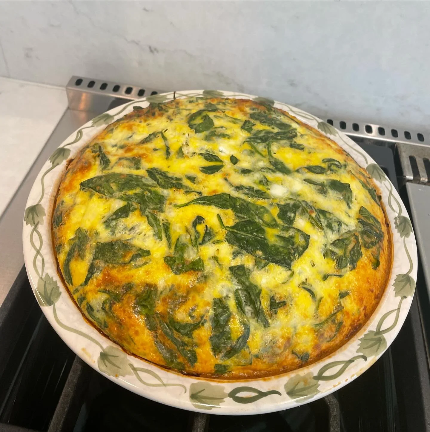 Cheesy spinach egg bites for clients seeking extra high protein breakfast!

#highprotein #highproteinbreakfast #dcchef #fiddleheadchef #personalchef #chefswithoutrestaurants